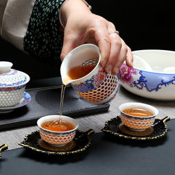 青花玲瓏，茶香滿室 推薦一套值得擁有的青花瓷蜂窩玲瓏茶具套裝